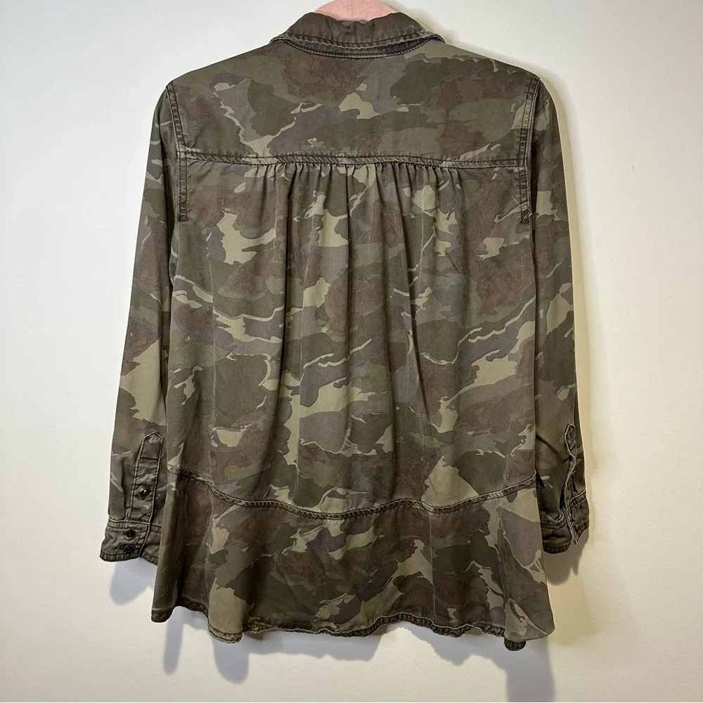 anthropologie camo button down blouse size 4P - Picture 4 of 4